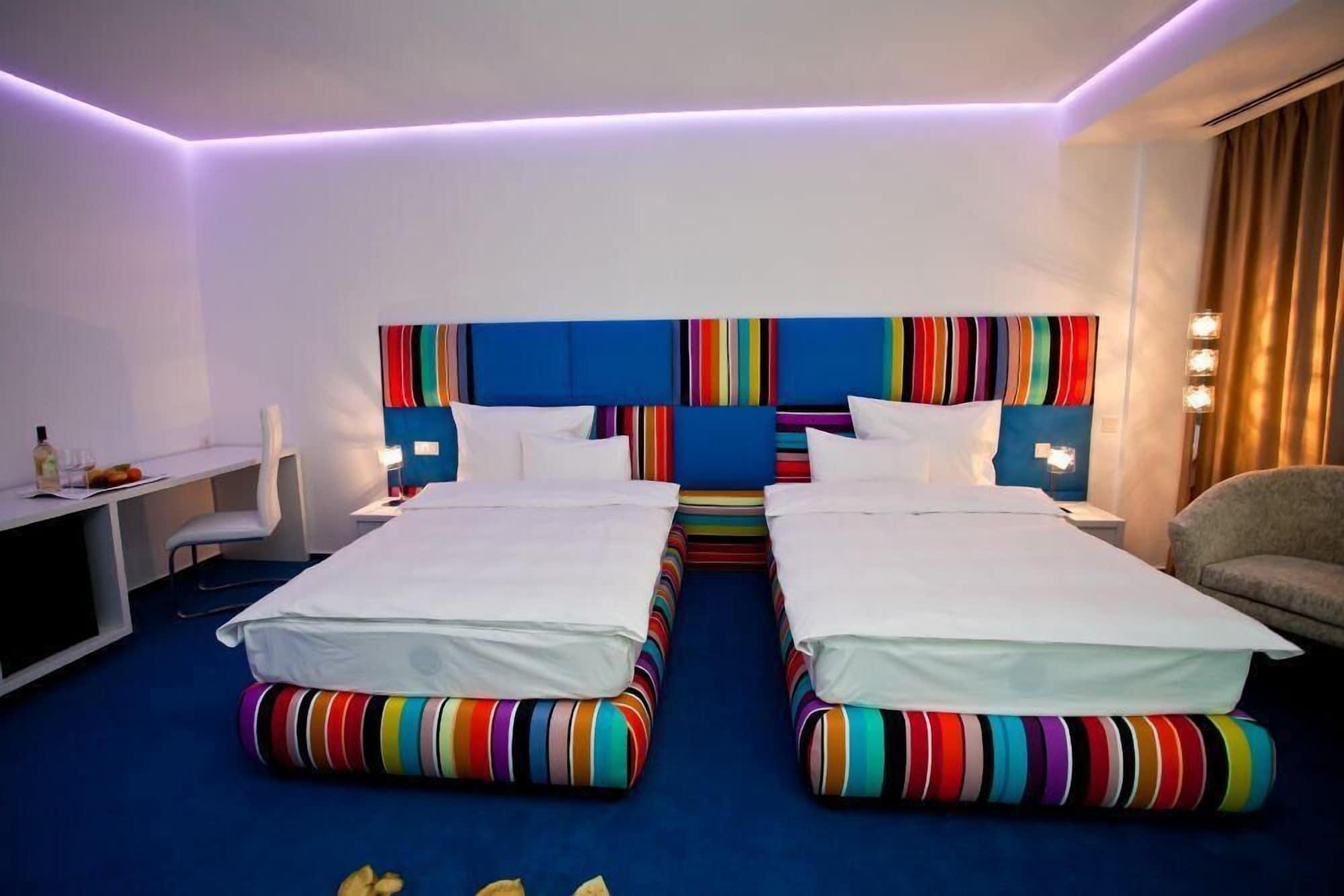 Marshal Garden Hotel Bucureşti Phòng bức ảnh A room at the hotel