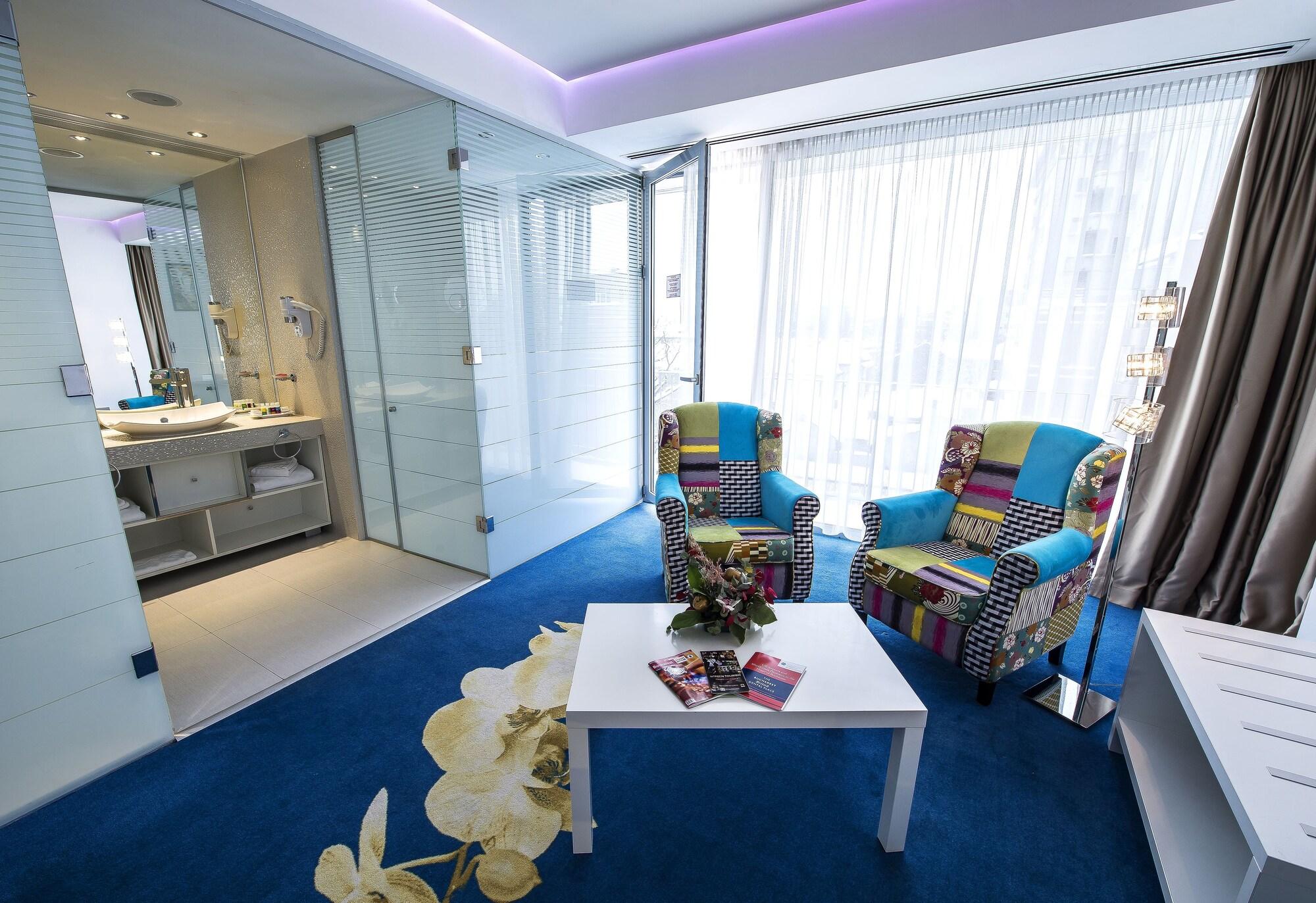 Marshal Garden Hotel Bucureşti Ngoại thất bức ảnh A room at the Hotel Axelmannstein