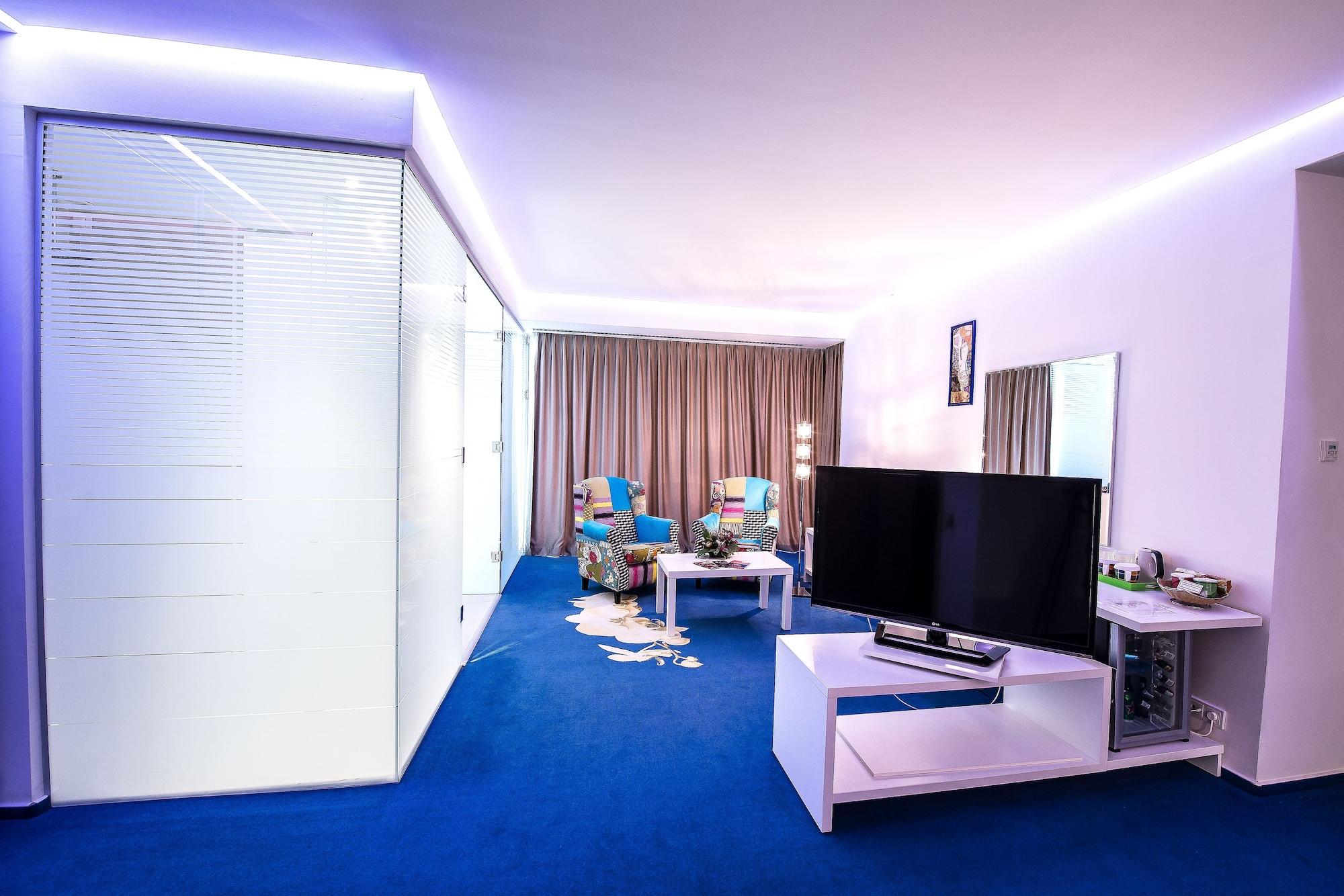 Marshal Garden Hotel Bucureşti Ngoại thất bức ảnh A room at the hotel