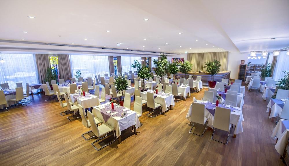 Marshal Garden Hotel Bucureşti Ngoại thất bức ảnh The restaurant