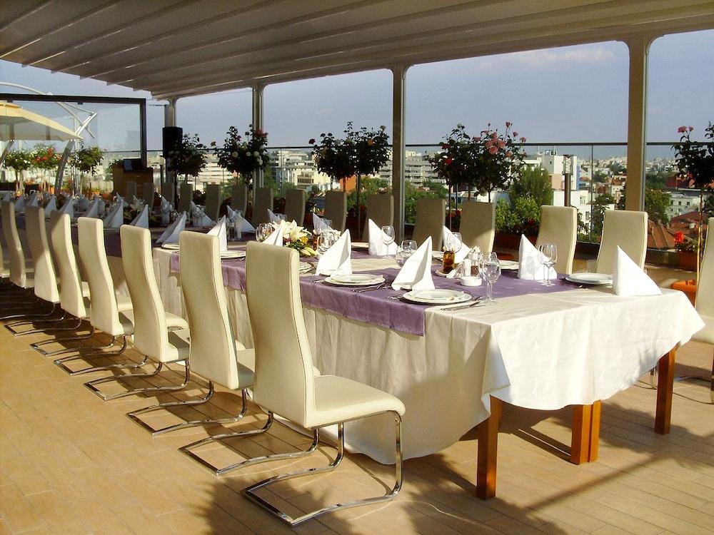 Marshal Garden Hotel Bucureşti Ngoại thất bức ảnh The Sky Bar