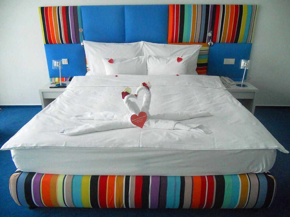 Marshal Garden Hotel Bucureşti Ngoại thất bức ảnh A bed