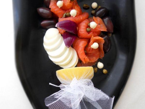 Marshal Garden Hotel Bucureşti Ngoại thất bức ảnh Salmon and egg salad