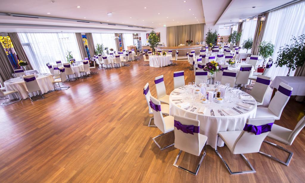 Marshal Garden Hotel Bucureşti Ngoại thất bức ảnh The ballroom at the hotel