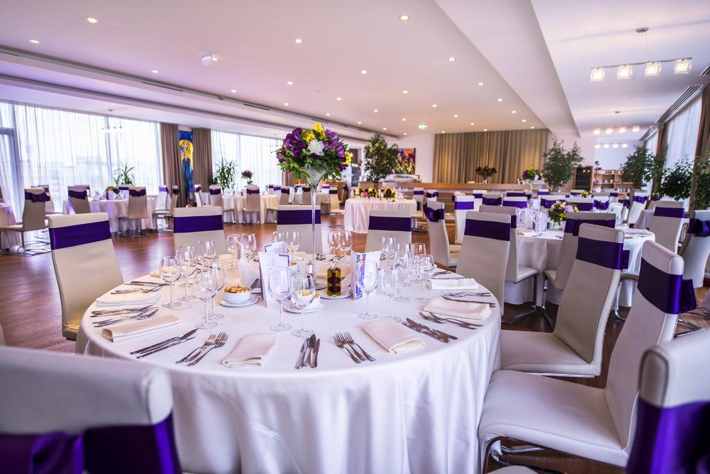 Marshal Garden Hotel Bucureşti Ngoại thất bức ảnh The Long Room at Lord's Cricket Ground