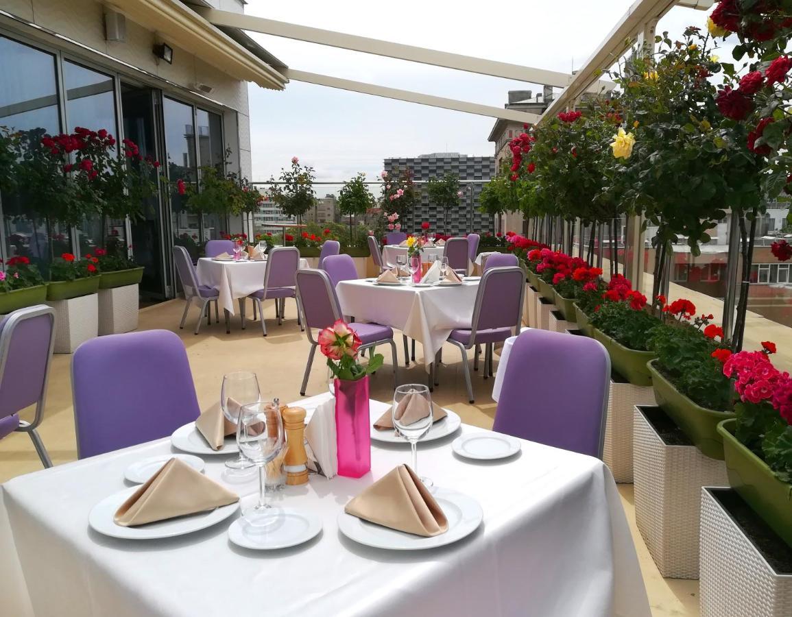 Marshal Garden Hotel Bucureşti Ngoại thất bức ảnh The Terrace at the InterContinental London
