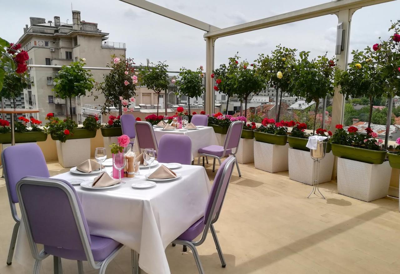 Marshal Garden Hotel Bucureşti Ngoại thất bức ảnh The rooftop terrace