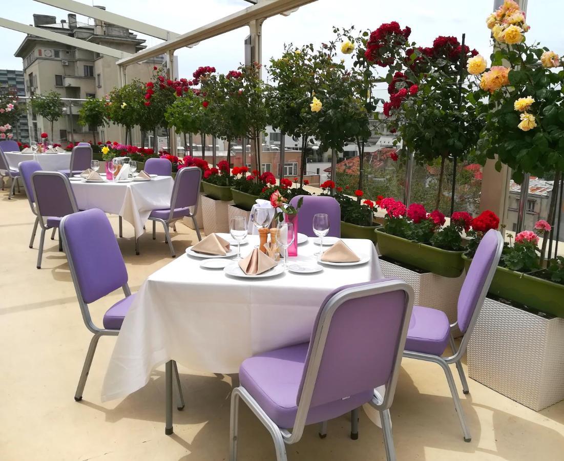 Marshal Garden Hotel Bucureşti Ngoại thất bức ảnh The rooftop restaurant
