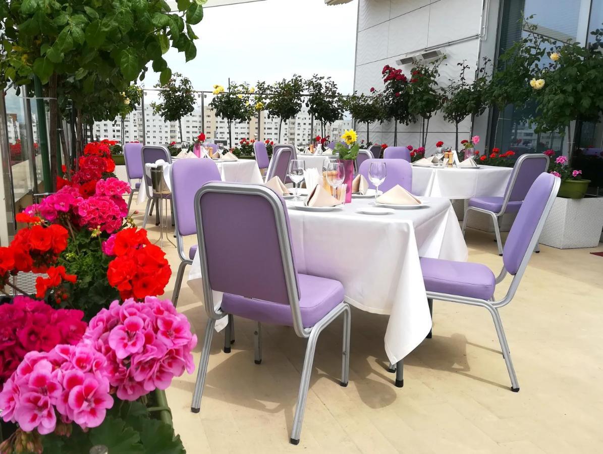 Marshal Garden Hotel Bucureşti Ngoại thất bức ảnh The Terrace at the Royal Albert Hall